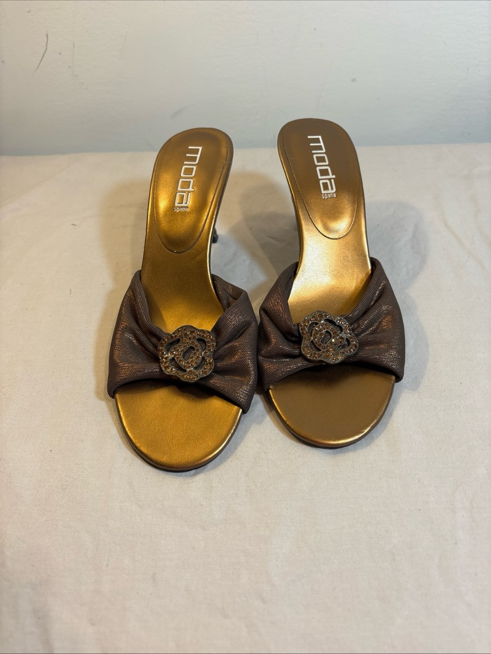 Moda Metallic Gold Footbed with Brown Knotted Slide Mules